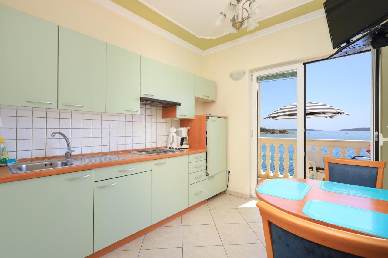 Family Friendly Seaside Apartments Brodarica, Sibenik - 15270 Exterior foto